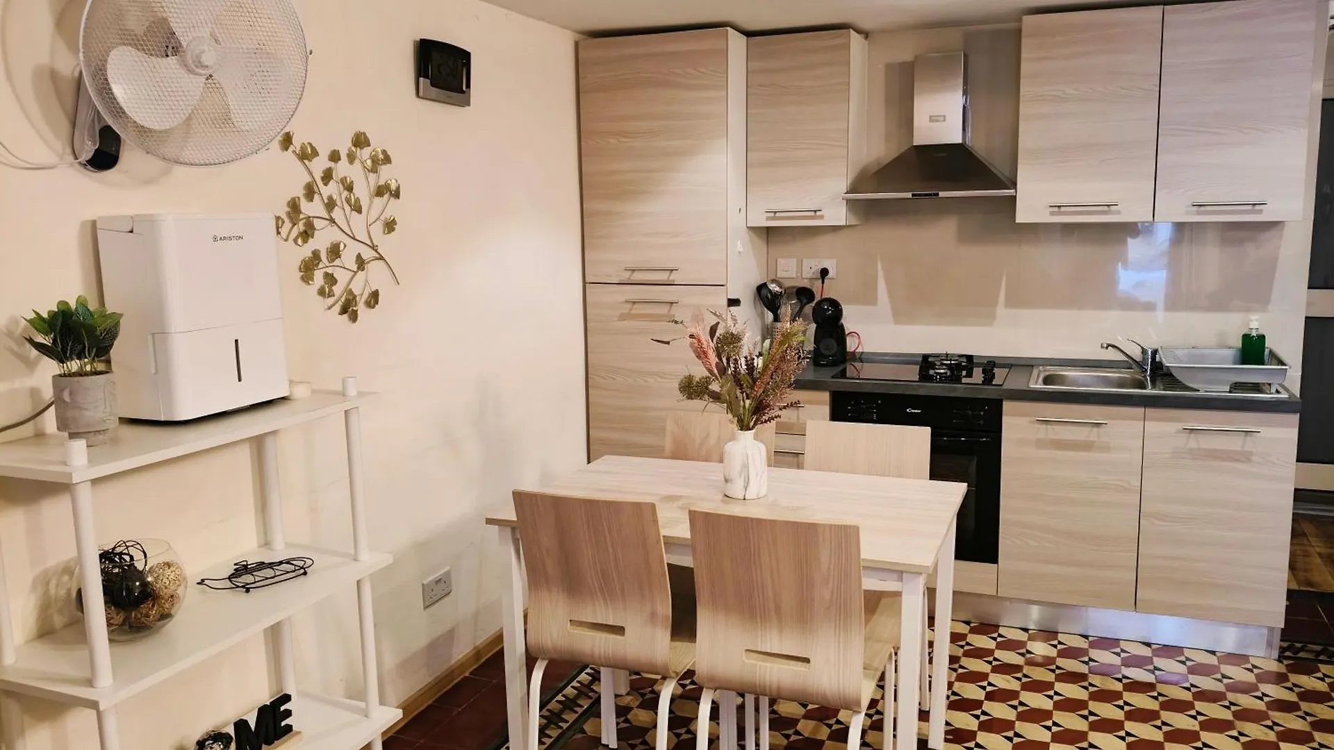 Apartment Charming Duplex House, Cinema Room, Valletta Centre