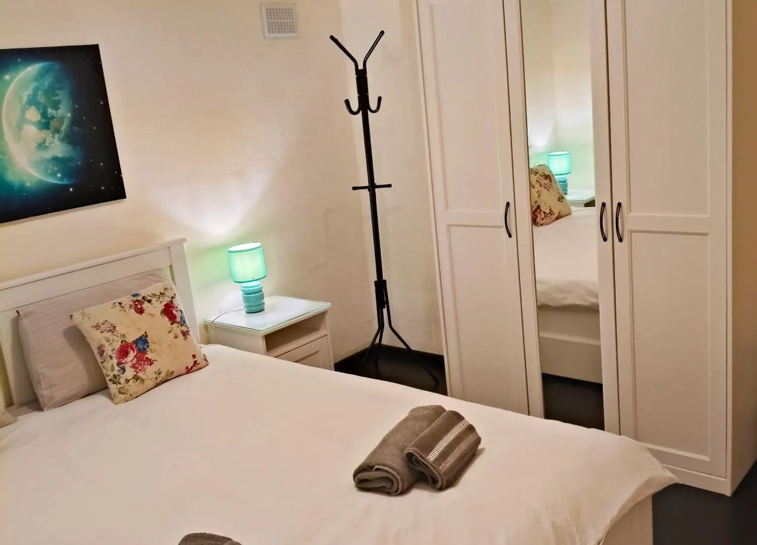 Apartment Charming Duplex House, Cinema Room, Valletta Centre