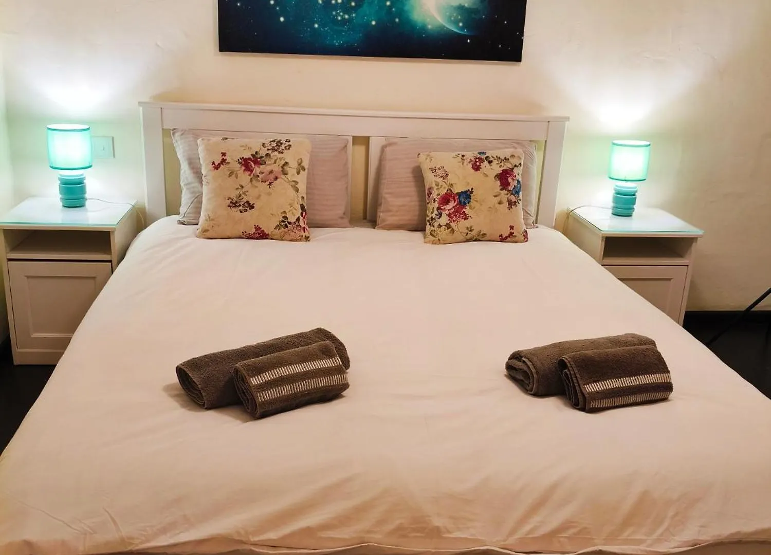 Charming Duplex House, Cinema Room, Valletta Centre Apartment