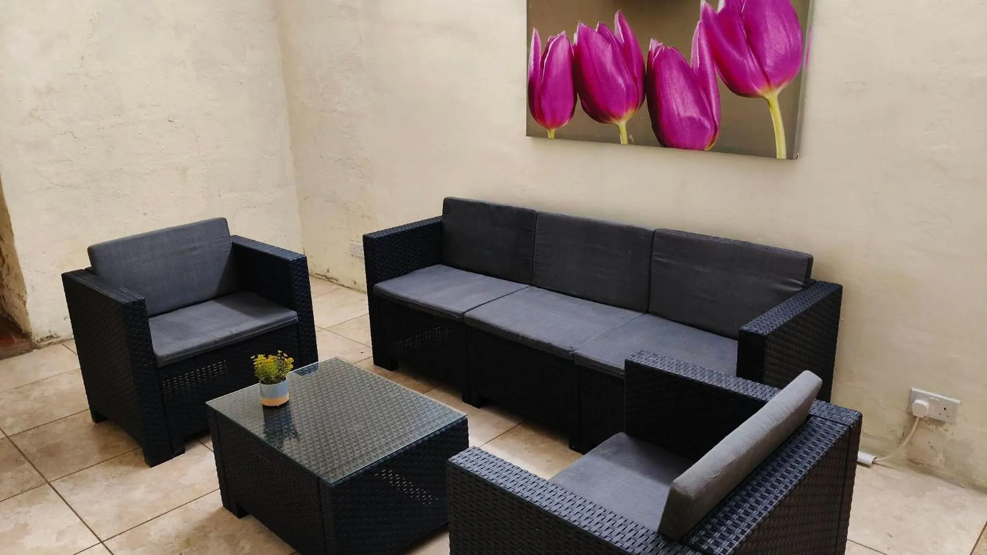 Apartment Charming Duplex House, Cinema Room, Valletta Centre Malta